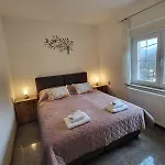 Kuca Za 10 Osoba S Jacuzzijem I Biljarom